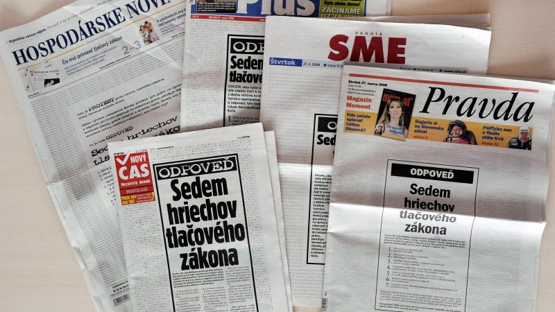 Slovenské denníky v roku 2008 protestovali proti novele tlačového zákona. Teraz prichádza európska garancia slobody médií. [TASR/Pavel Neubauer]