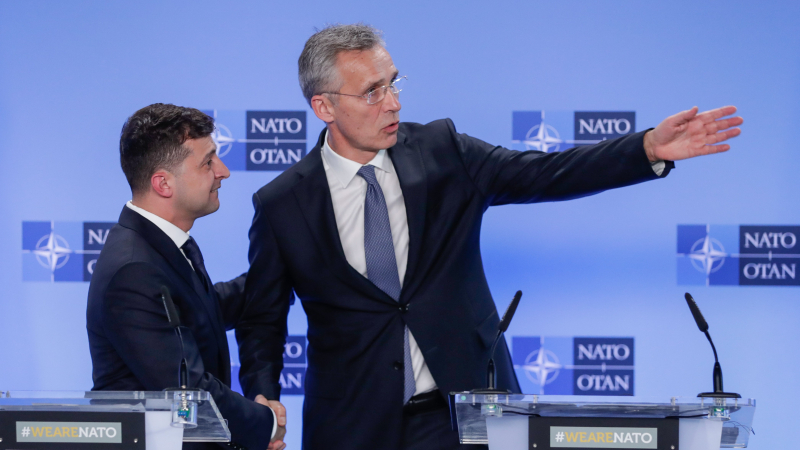 Ukrajinský prezident Volodymyr Zelensky a generálny tajomník NATO, Jens Stoltenberg na stretnutí v roku 2019. [EPA-EFE/Stephanie Lecocq]